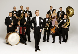 Max Raabe Palast Orchester 2.jpg